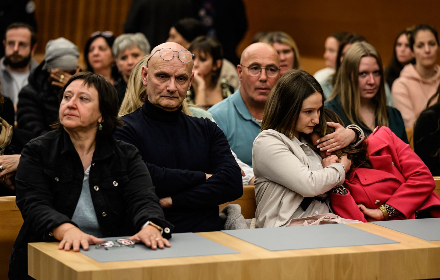 «Il n’a pas regardé la famille»… Ludovic Bertin impassible à l’ouverture du procès